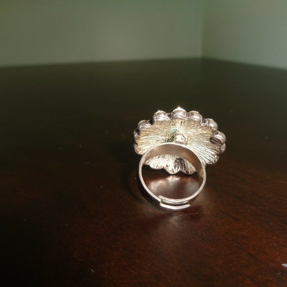 Round faux crystal ring- costume jewelry - Picture 5 of 12
